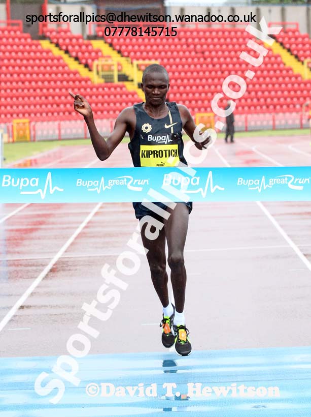 Stephen Kiprotich (Uganda) wins the BUPA Great North 10k. Photo: David T. Hewitson/Sports for All Pics